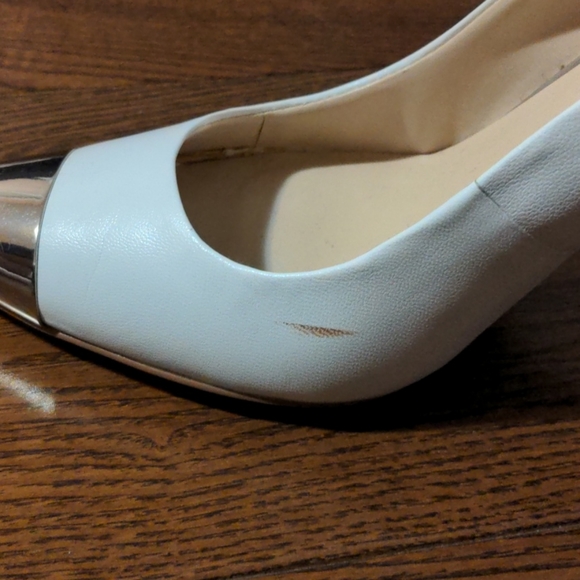 Chinese Laundry White and Silver Heels - Picture 4 of 10